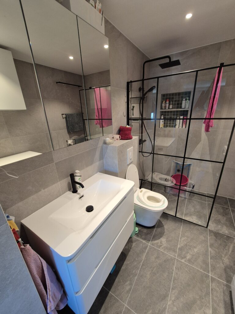 Det ferdige, totalrenoverte badet i Ski