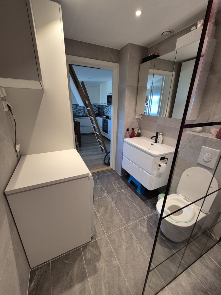Ny adkomst med god plass, i tilknytning til det oppussede badet